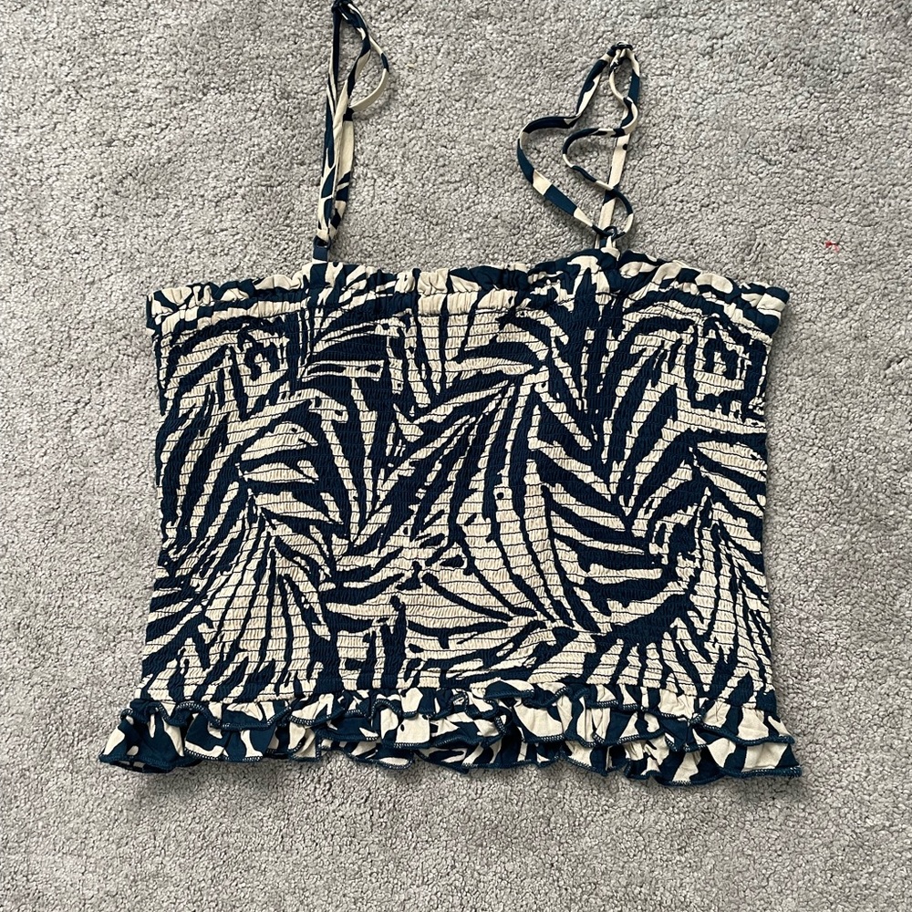 Pattern Crop Top - Picture 3 of 4